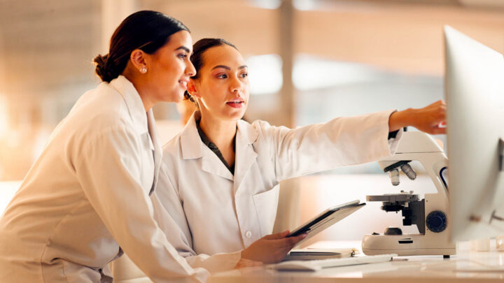Scientists using systems built by IT consultants with experience from life science and pharma.