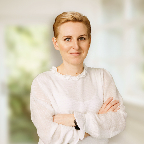 Joanna Radzinska, Darize